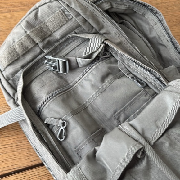 5.11 tactical sling bag gray unused - Picture 5 of 10